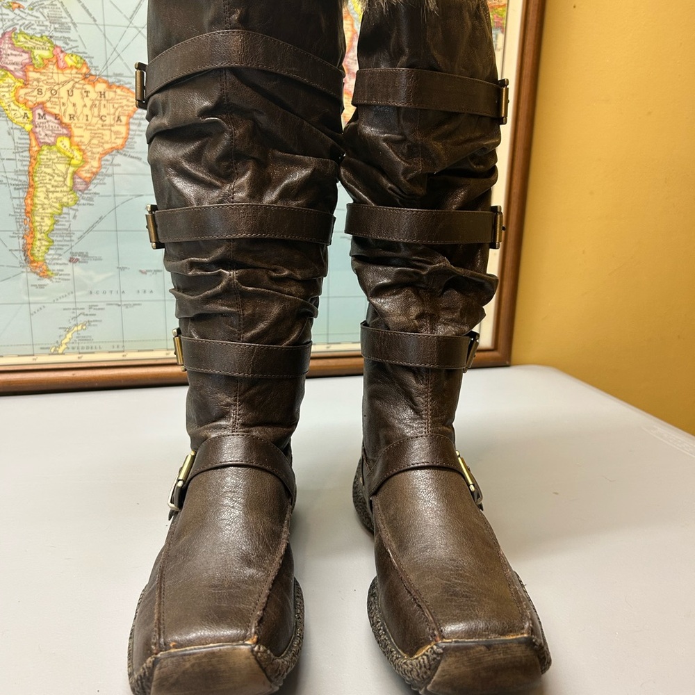 Brown Leather Winter Boots with Sturdy Build - Picture 4 of 6